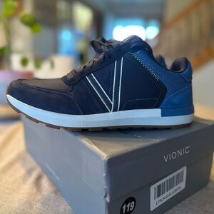 Vionic Men’s Shoe - Size 9
